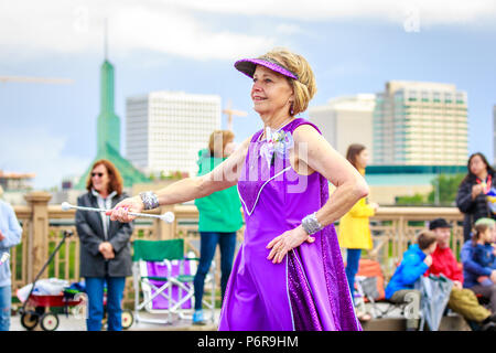 Portland, Oregon, USA - 9 juin 2018 : Encore une fois de plus au Grand Défilé Floral, au cours de Portland Rose Festival 2018. Banque D'Images