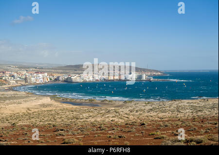 La baie d'El Medano - célèbre spot de planche à voile à Ténérife. Canaries, Espagne. Banque D'Images