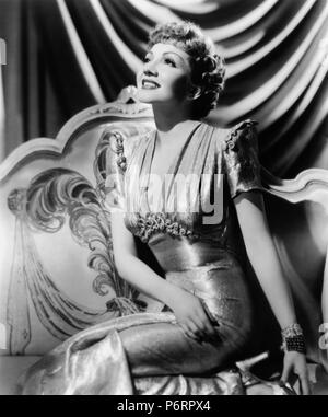 Minuit Année : 1939 USA Directeur : Mitchell Leisen Claudette Colbert Banque D'Images