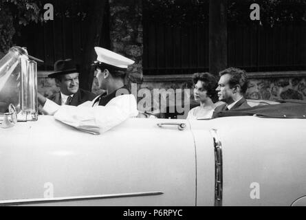 Certains l'aiment froide Année : 1959 - France Pierre Dudan, Mathilde Casadesus, Louis de Funès Directeur : Jean Bastia Guy Lionel Banque D'Images