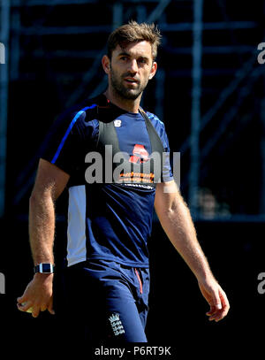 L'Angleterre Liam Plunkett au cours de la session de filets à l'Unis Old Trafford, Manchester. ASSOCIATION DE PRESSE Photo. Photo date : lundi 2 juillet 2018. Voir l'histoire de l'Angleterre CRICKET PA. Crédit photo doit se lire : Simon Cooper/PA Wire. RESTRICTIONS : un usage éditorial uniquement. Pas d'utilisation commerciale sans accord écrit préalable de la BCE. Utilisez uniquement de l'image fixe. Pas d'images en mouvement pour émuler la diffusion. Aucun retrait ou obscurcissant de sponsor de logos. Banque D'Images