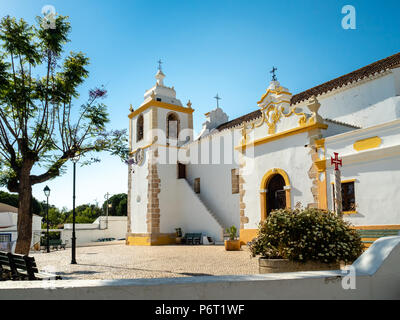 L'église catholique Matriz de Alvor, Algarve, Portugal Banque D'Images