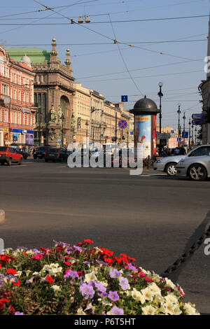 La sortie de Nevsky Prospect - la rue Sadovaïa à Saint-Pétersbourg, Russie Banque D'Images