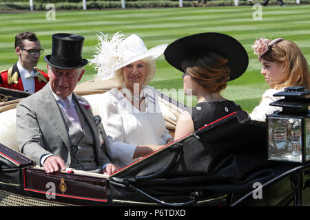 Le Royal Ascot, défilé royal. Le Prince Charles et la duchesse de Cornouailles, Camilla Mountbatten-Windsor arrivant à l'hippodrome Banque D'Images