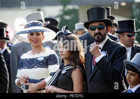 Royal Ascot, Portrait de Cheikh Mohammed bin Rashid Al Maktoum, sa fille Jalila et son épouse la princesse Haya de Jordanie Banque D'Images