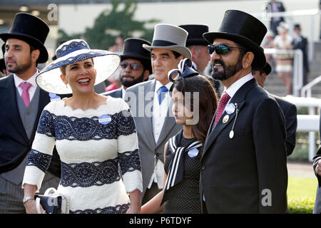 Royal Ascot, Portrait de Cheikh Mohammed bin Rashid Al Maktoum, sa fille Jalila et son épouse la princesse Haya de Jordanie Banque D'Images