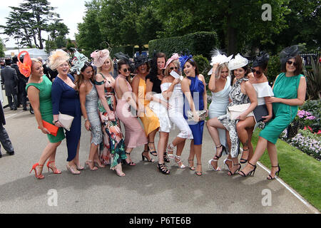 Royal Ascot, Fashion, le Ladies Day, à l'hippodrome Banque D'Images