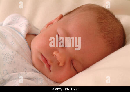 Portrait of newborn baby sleeping Banque D'Images