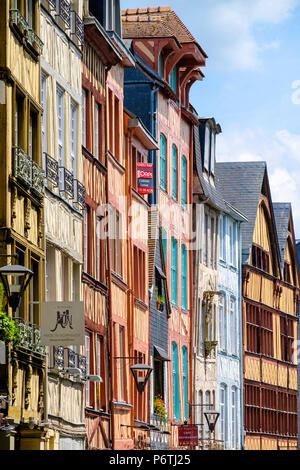 France, Normandie (Normandie), département, Rouen. Bâtiments à colombages le long de la rue Martainville. Banque D'Images