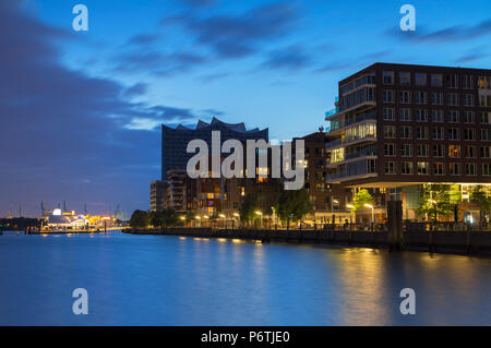 Salle de concert Elbphilharmonie et appartements de Marco Polo exposée à HafenCity, Hambourg, Allemagne Banque D'Images