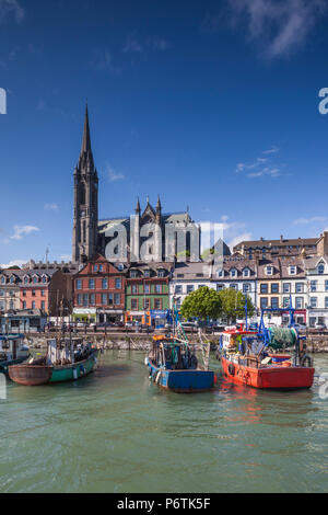 Le comté de Cork, Irlande, Cobh, la cathédrale saint Colman de Cobh Harbour Banque D'Images