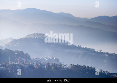 L'Inde, l'Himachal Pradesh, Shimla, vue sur les montagnes de la crête à l'aube Banque D'Images