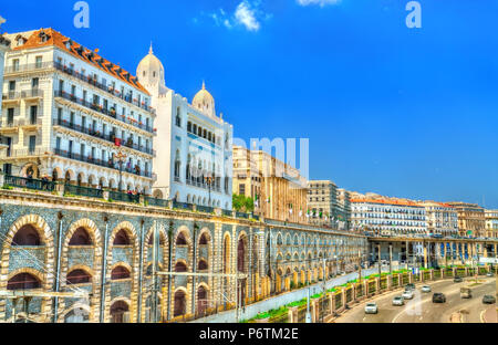 Boulevard du bord de mer à Alger, la capitale de l'Algérie Banque D'Images