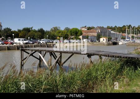 Port de Mortagne Sur Gironde Banque D'Images