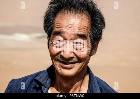 Portrait de vieux Chinois, Désert Badain Jaran, Mongolie intérieure, Chine. Banque D'Images