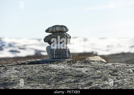 Les roches équilibrées dans les montagnes entre Hemsedal et Laerdal, Norvège Banque D'Images