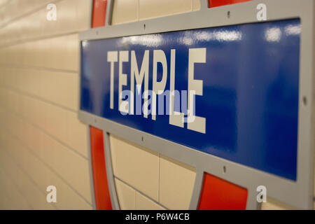 Le Temple Underground sign in London Banque D'Images