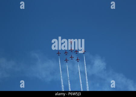 La Journée des Forces armées. Llandudno. Les flèches rouges effectuer aerobatic Banque D'Images