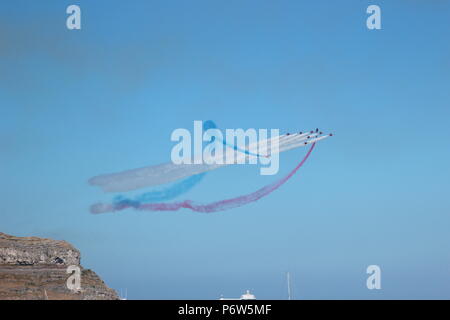 La Journée des Forces armées. Llandudno. Les flèches rouges effectuer aerobatic Banque D'Images