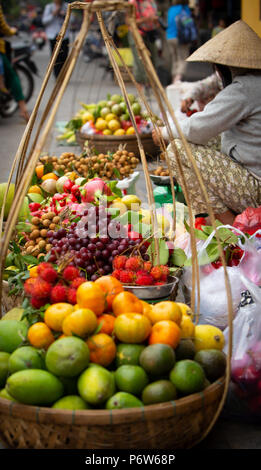 Vendeur de rue de fruits Banque D'Images
