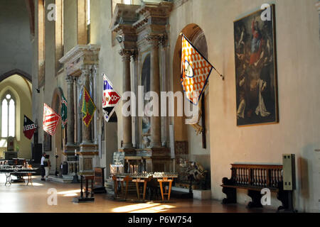 Des bannières dans l'église Palio de Sienne en Toscane, Italie Banque D'Images