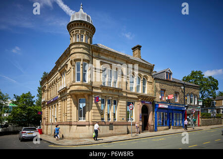 Bâtiments en grès ornés de principales high street, rue Bank Rawtenstall, vallée de Rossendale, lancashire, Nat West bank succursale locale. Banque D'Images