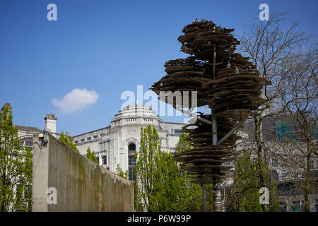 L'art public de Manchester : Arbre de souvenir dans les jardins de Piccadilly Banque D'Images