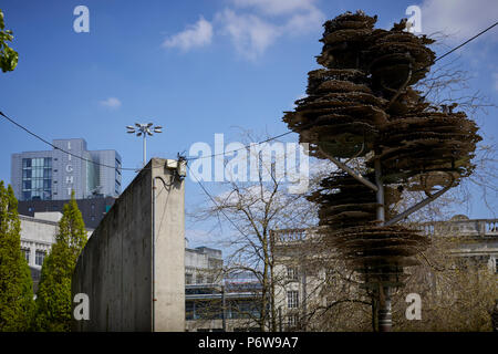 L'art public de Manchester : Arbre de souvenir dans les jardins de Piccadilly Banque D'Images