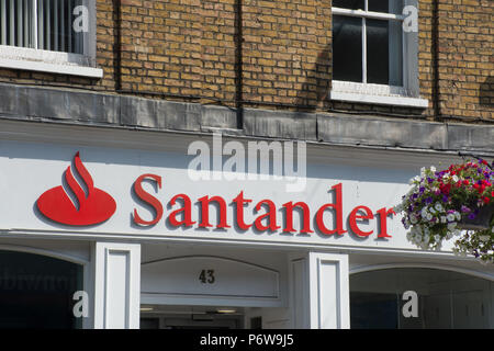 Signer et le logo à l'extérieur de la Banque Santander, UK Banque D'Images