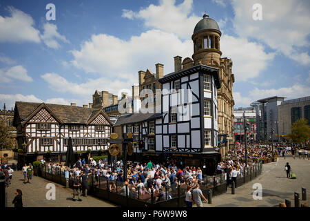 L'ancien Manchester Inn Wellington & Sinclair's Oyster Bar - Le capharnaüm, Shambles Square, Exchange Square, Banque D'Images