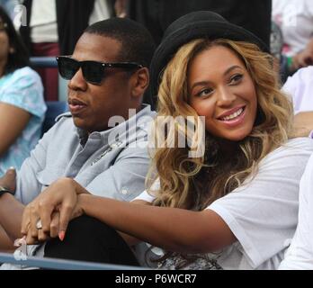 Vue de célébrités à travers les années New York City 2011 BEYONCE JAY Z Photo de John Barrett-PHOTOlink.net/MediaPunch Banque D'Images