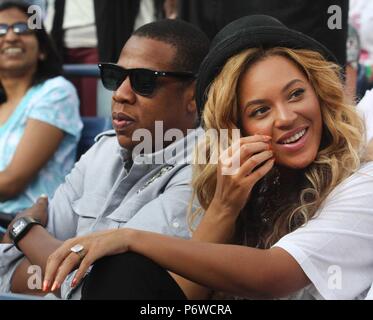 Vue de célébrités à travers les années New York City 2011 BEYONCE JAY Z Photo de John Barrett-PHOTOlink.net/MediaPunch Banque D'Images