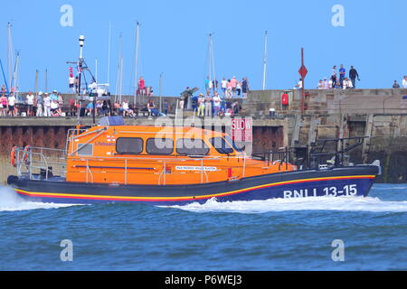 Au cours de sauvetage de la RNLI Scarborough une manifestation publique pour la Journée nationale des Forces Armées Nationales Banque D'Images