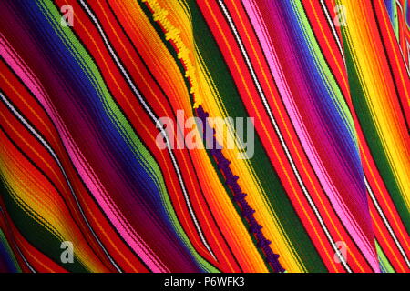 Couverture fait main guatémaltèque traditionnel acheté au marché de Chichicastenango Banque D'Images