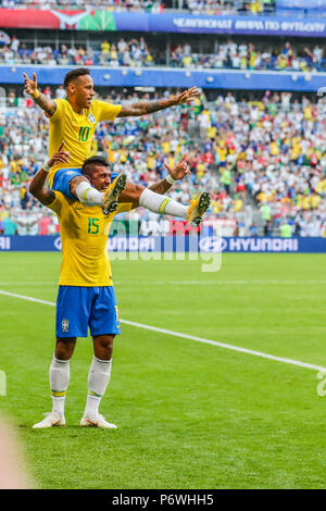 Samara, Russie. 2 juillet, 2018. Le Brésil de Neymar et Paulinho au cours de match contre le Mexique jeu valable pour la huitième série de finale de la Coupe du Monde de la FIFA 2014 en Russie à l'Arena de Samara dans la ville de Samara en Russie ce lundi, 02. William Volcov Photo Credit : Brésil Photo Presse/Alamy Live News Banque D'Images