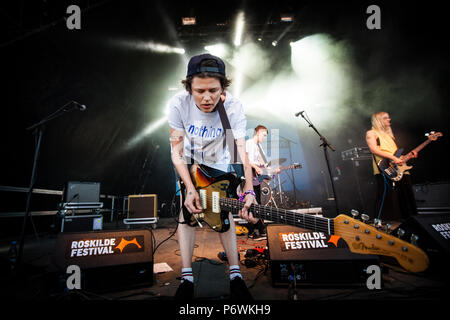 Roskilde, Danemark. 07 juillet, 2018. Le Danemark, Roskilde - Juillet 2, 2018. L'Agence suédoise de noise rock band Rome n'est pas une ville effectue un concert live au cours de la Danish music festival Festival de Roskilde en 2018. Ici guitariste Susanna Brandin est vu sur scène. (Photo crédit : Gonzales Photo/Alamy Live News Banque D'Images