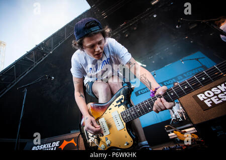 Roskilde, Danemark. 07 juillet, 2018. Le Danemark, Roskilde - Juillet 2, 2018. L'Agence suédoise de noise rock band Rome n'est pas une ville effectue un concert live au cours de la Danish music festival Festival de Roskilde en 2018. Ici guitariste Susanna Brandin est vu sur scène. (Photo crédit : Gonzales Photo/Alamy Live News Banque D'Images