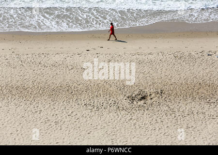 Bournemouth, Royaume-Uni. 3e juillet 2018. Des kilomètres de plages de sable doré le long de la côte à Bournemouth et Poole, dans le Dorset à inviter dans la canicule. Bournemouth, Dorset, UK. Crédit : Richard Crease/Alamy Live News Banque D'Images