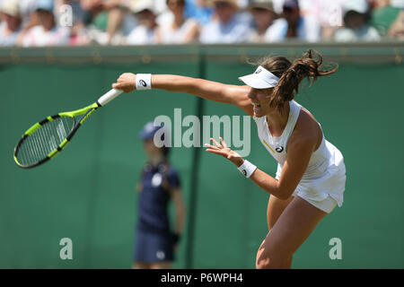 Wimbledon, Londres, Royaume-Uni. 3 juillet 2018, l'All England Lawn Tennis et croquet Club, Londres, Angleterre ; le tennis de Wimbledon, jour 2 ; Johanna Konta (GBR) sert au cours de son premier match contre Natalia Vikhlyantseva (RUS) : Action de Crédit Plus Sport Images/Alamy Live News Banque D'Images