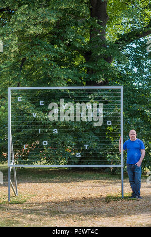 Londres, Royaume-Uni. 3e juillet 2018. Tim Etchells (photo), tout est perdu, en 2018, la Vitrine Galerie - Sculpture Frise, l'une des plus grandes expositions de plein air à Londres, y compris le travail de 25 artistes internationaux du sur les cinq continents dans Regent's Park à partir du 4 juillet - 7 octobre 2018. Crédit : Guy Bell/Alamy Live News Banque D'Images