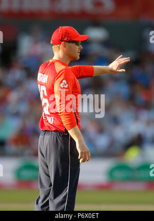 Unis Old Trafford, Manchester, Royaume-Uni. 3 juillet, 2018. Vingt20 International Cricket, l'Angleterre et l'Inde, l'Angleterre skipper Eoin Morgan organise son action Crédit : joueurs défensifs Plus Sport/Alamy Live News Banque D'Images