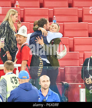 Angleterre- Columbia, Soccer, Moscou, juillet 03, 2018 Gareth Southgate, headcoach de l'Angleterre, célèbre la victoire avec sa femme Alison ANGLETERRE - Colombie-Britannique 2018 COUPE DU MONDE DE LA RUSSIE, de la saison 2018/2019, 03 juillet, 2018 S p a r t a k Stadium de Moscou, Russie. © Peter Schatz / Alamy Live News Banque D'Images