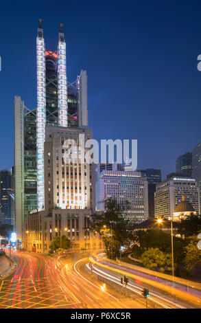 Bâtiment de la HSBC au crépuscule, Central, Hong Kong Island, Hong Kong Banque D'Images