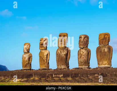 Dans Moais Ahu Tongariki, parc national de Rapa Nui, l'île de Pâques, Chili Banque D'Images