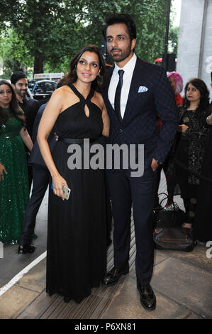 Stardust Achievers Awards à l'hôtel Grosvenor - l'extérieur des arrivées avec : Sonali Sood, Sonu Sood Où : London, Royaume-Uni Quand : 01 juin 2018 Source : WENN.com Banque D'Images