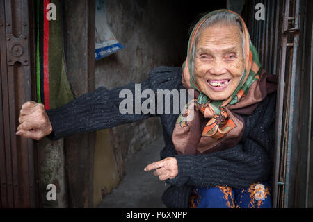 Smiling woman in Hanoi , Vietnam Banque D'Images