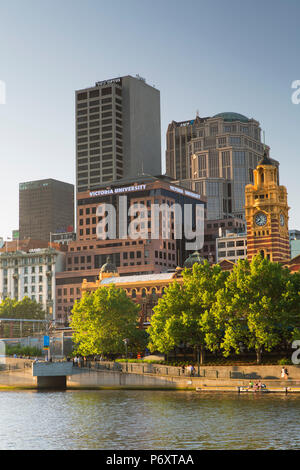 Toits de Melbourne le long de la rivière Yarra, Melbourne, Victoria, Australie Banque D'Images