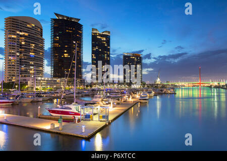 Yarra's Harbour Pointe au crépuscule, Melbourne, Victoria, Australie Banque D'Images