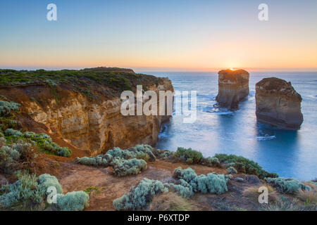 Loch Ard Gorge au coucher du soleil, Port Campbell National Park, Great Ocean Road, Victoria, Australie Banque D'Images