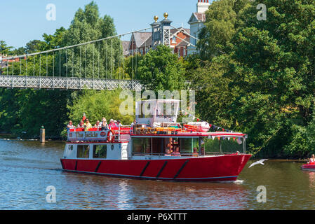 Le bateau de plaisance croisière Jackie sur la rivière Dee à Chester, Cheshire, North West England Banque D'Images